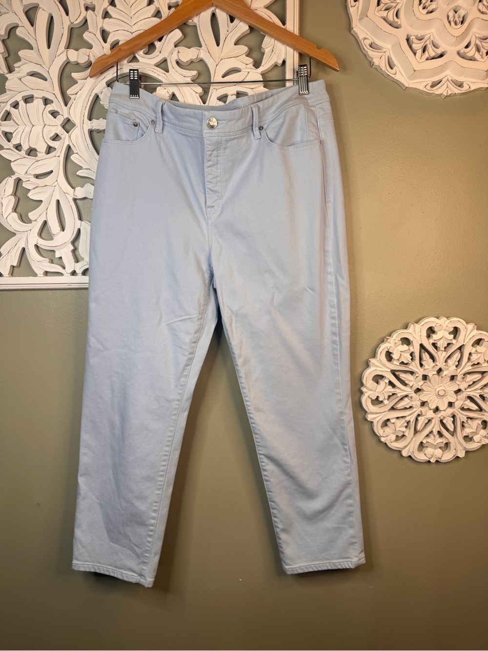 Chico's So Slimming Girlfriend Crop Jeans  Sz2/12/Large  Light Baby Blue